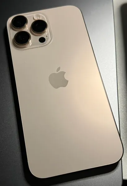 Apple iPhone 16 Pro Max, bilde av mobilen