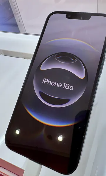 Apple iPhone 16e, bilde av mobilen
